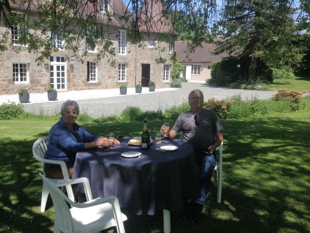 Manoir De La Porte Hotel Sainte-Pience ภายนอก รูปภาพ